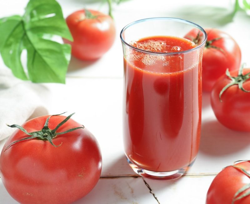 10 Best Benefits of Tomato Juice For Skin, Hair and Health